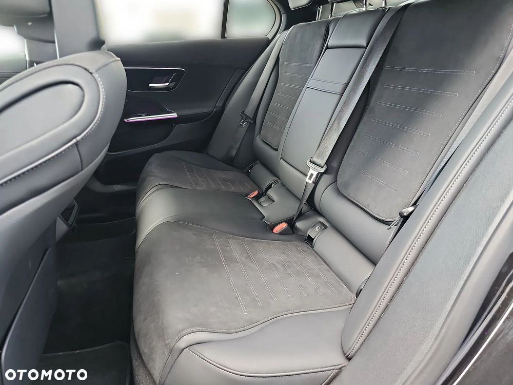 Mercedes-Benz Klasa C 200 4Matic 9G-TRONIC AMG Line - 12