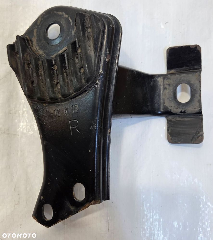 mocowanie prawe zawieszenia tylnego MERCEDES W212 KOMBI 2,2 A2073520245 - 2