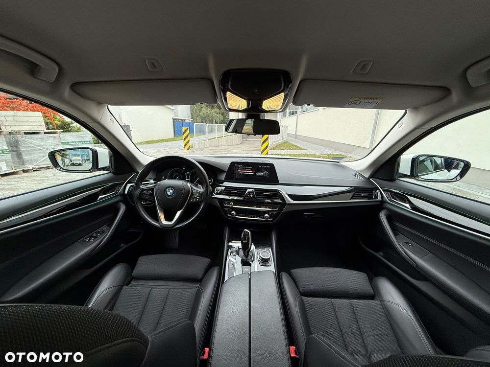 BMW Seria 5 530e iPerformance xDrive Sport Line sport - 19
