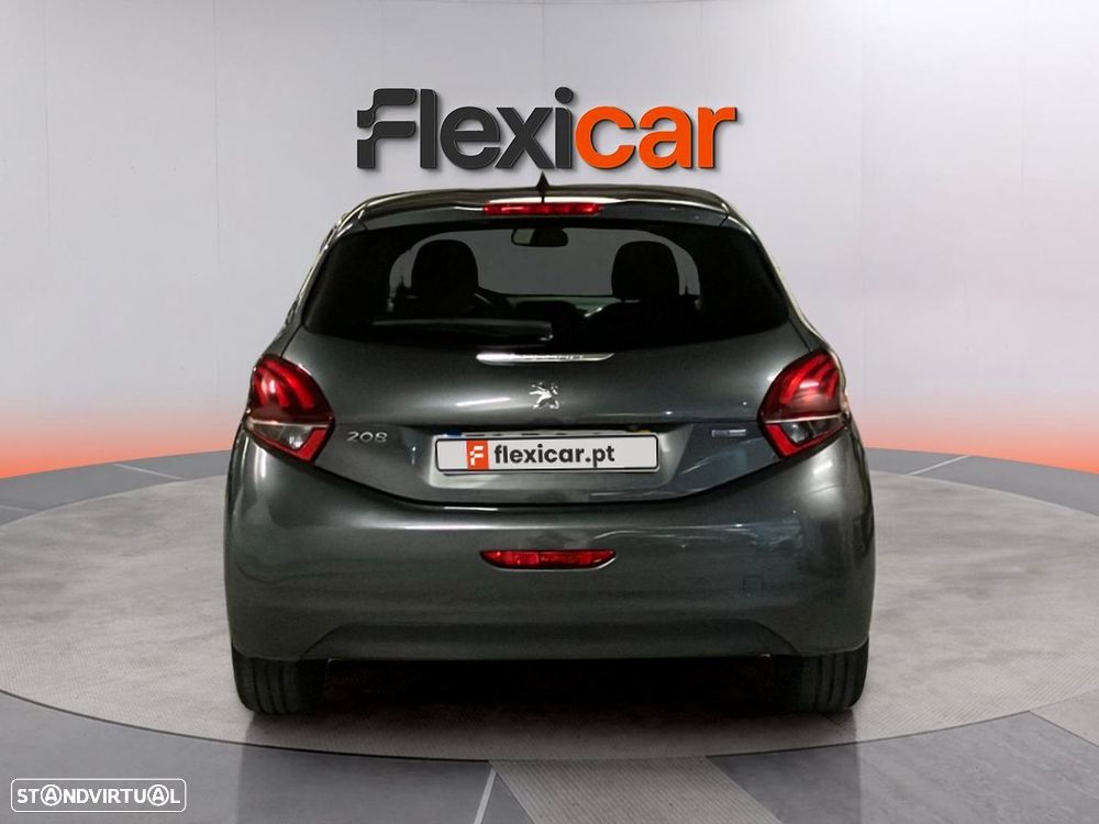 Peugeot 208 - 8