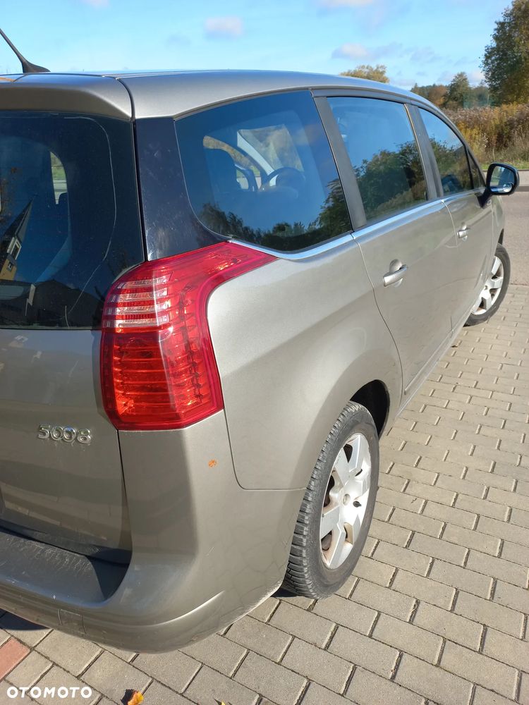 Peugeot 5008 2010 photo 5