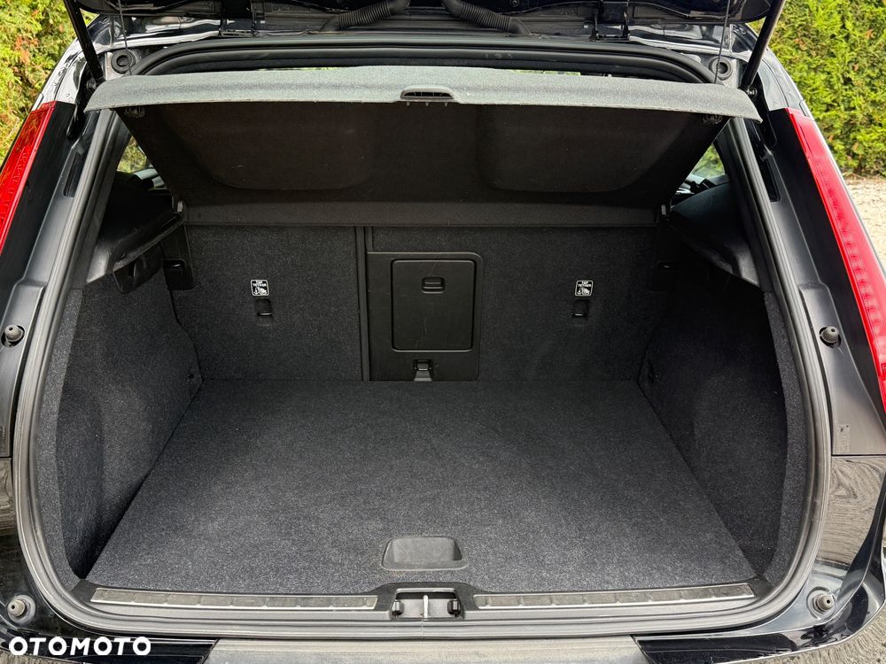 Volvo XC 40 D4 AWD Geartronic R-Design - 12