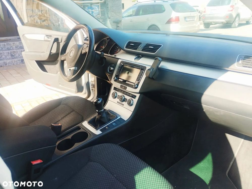 Volkswagen Passat 1.6 TDI Comfortline - 26