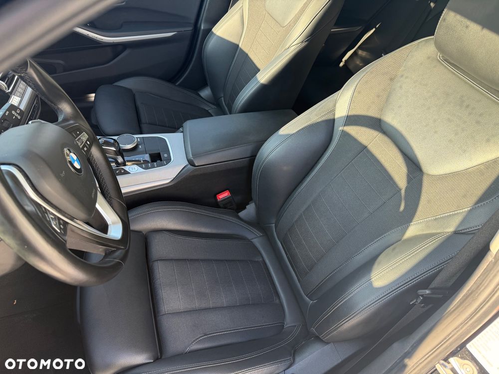 BMW Seria 3 330e Sport Line sport - 21