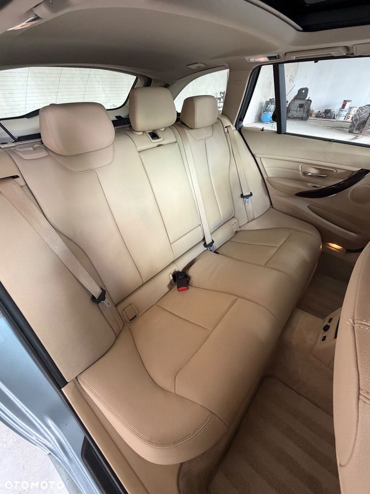 BMW Seria 3 328i xDrive Luxury Line - 33
