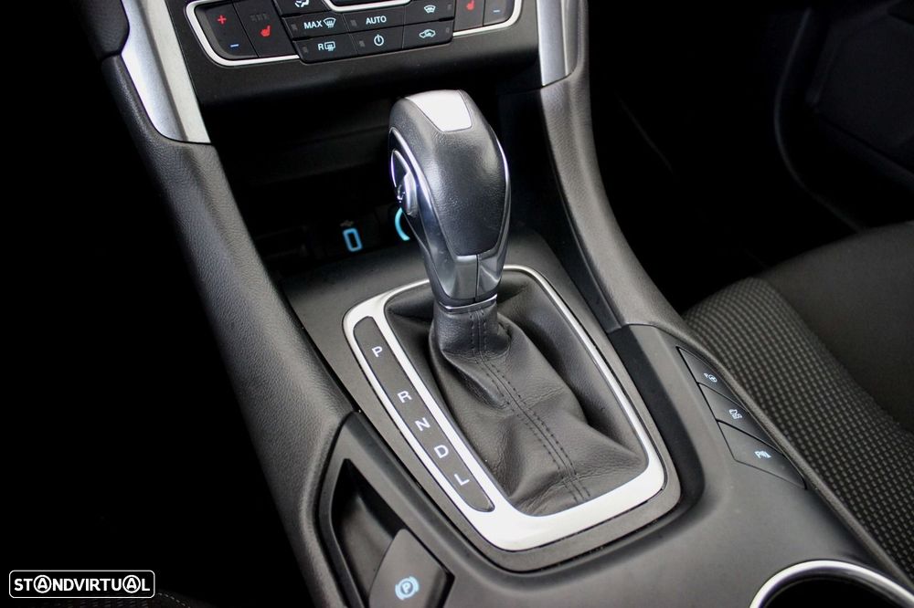 Ford Mondeo SW 2.0 HEV Titanium - 33