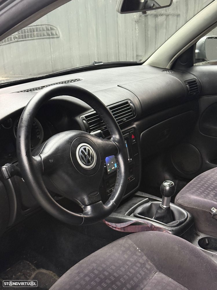 VW Passat 1.9 TDi Comfortline - 11