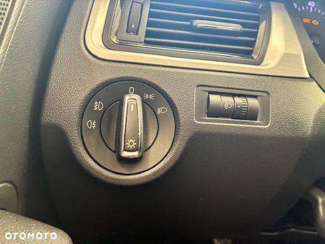 Skoda RAPID 1.2 TSI Ambition - 25