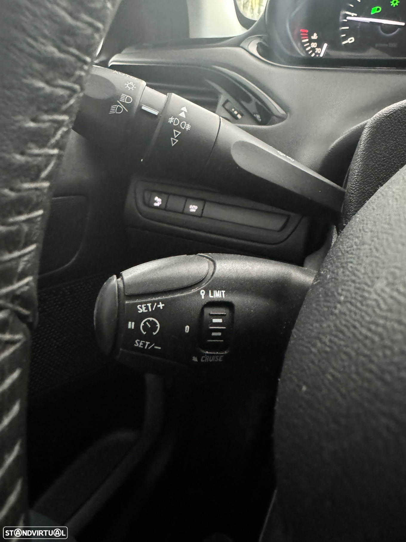 Peugeot 208 1.5 BlueHDi Signature - 21