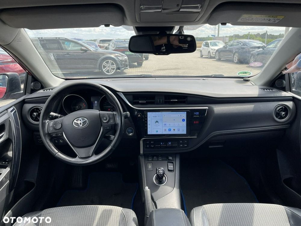 Toyota Auris Hybrid 135 Prestige - 11