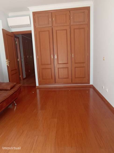 T2 c/ novo com garagem Carregado - Grande imagem: 5/13