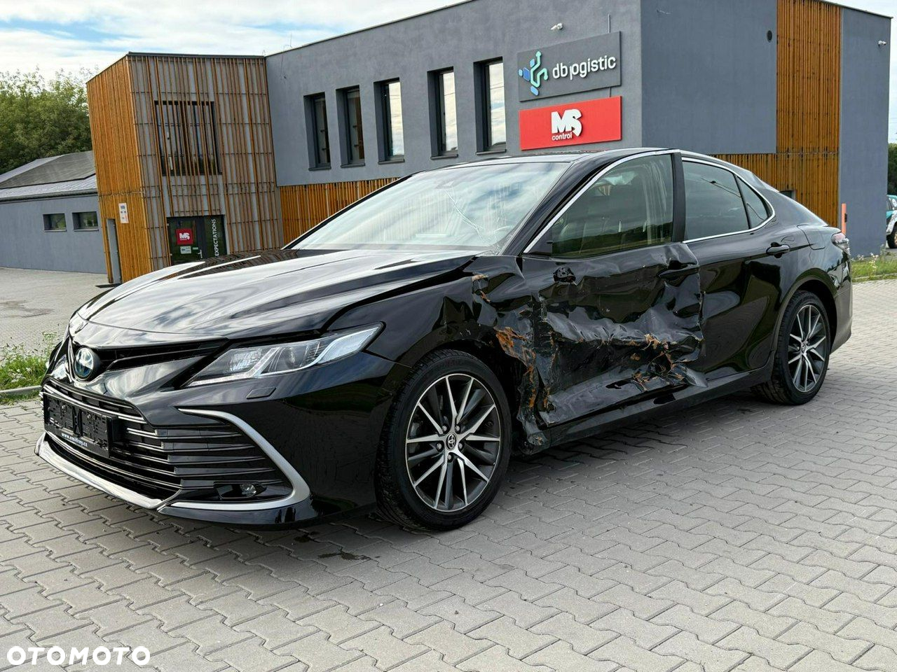Toyota Camry - 6