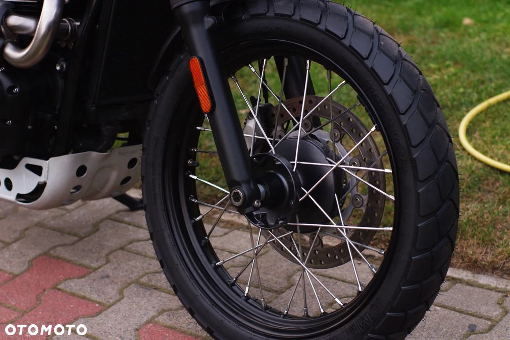 Triumph Street Scrambler - 14