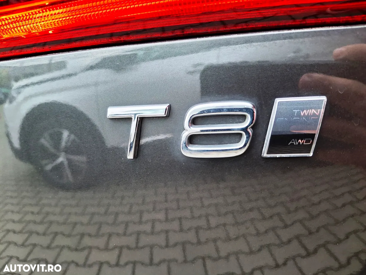 Volvo XC 60 T8 Twin Engine AWD Momentum Pro - 24