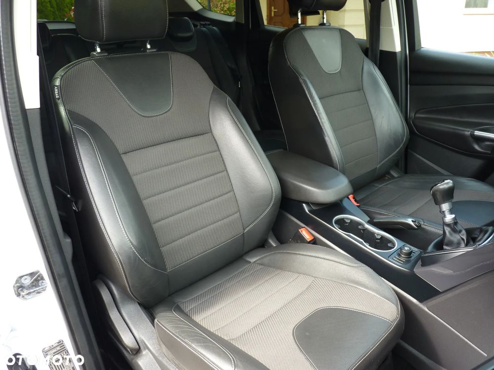 Ford Kuga 2.0 TDCi 2x4 Titanium - 16