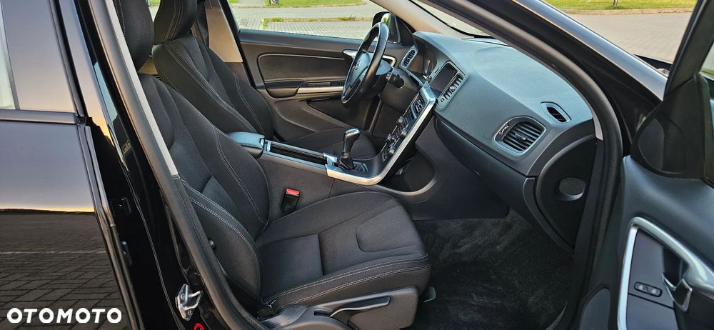 Volvo V60 D2 Momentum - 11