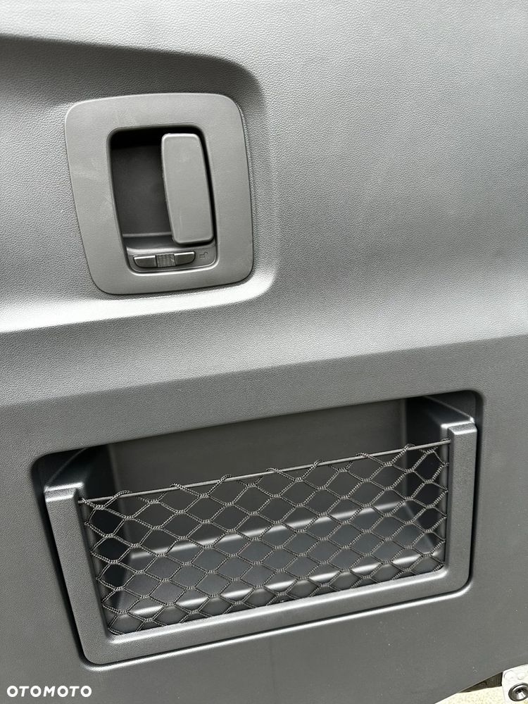 Mercedes-Benz Sprinter - 32