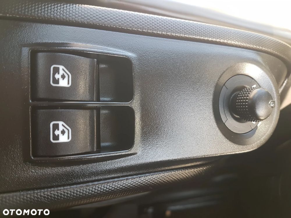 Iveco DAILY CHŁODNIA IZOTERMA AGREGAT THERMO KING V-200 MAX GRZANIE 7EP 3,68x2,10x2,10 KLIMA KRAJOWY - 9