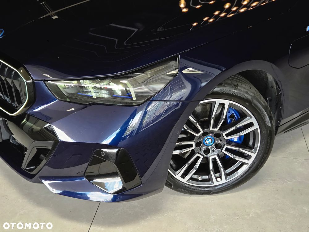 BMW Seria 5 550e xDrive PHEV M Sport - 3