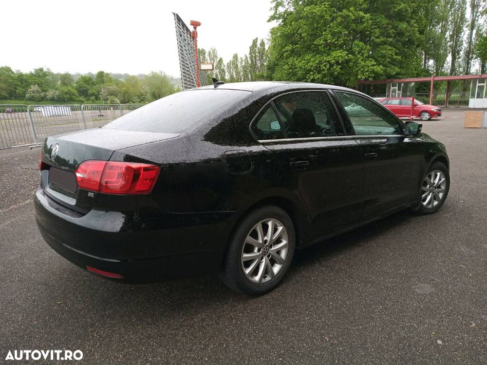 Volkswagen Jetta - 11