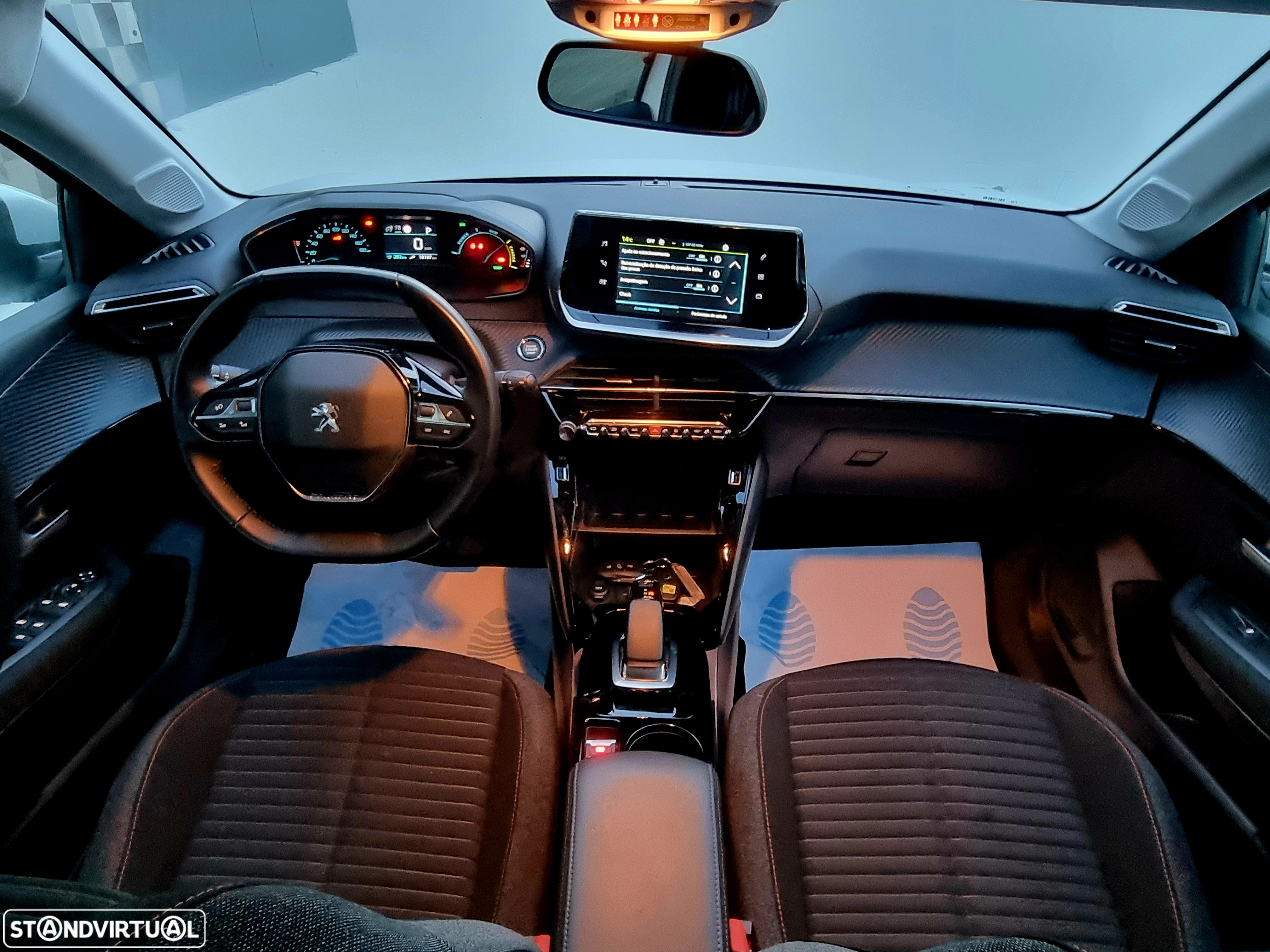Peugeot e-208 Allure Pack - 27