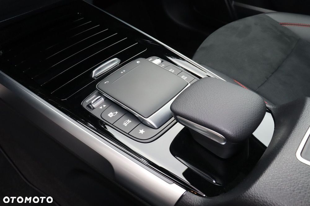 Mercedes-Benz GLB - 14