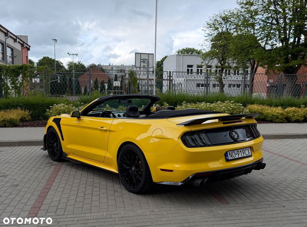Ford Mustang - 4