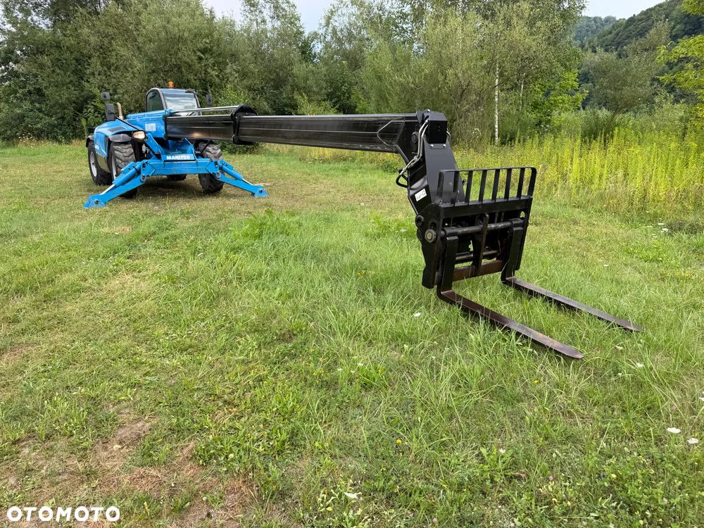 Manitou MT1440. Ładowarka Teleskopowa 14 metrów wysuw! UDŹWIG 4 TONY! Przebieg 2900 mtg. Maszyna jak Nowa z SALONU. 2017 rok. z Norwegii z Gospodarstwa rolnego! Silnik PERKINS Turbo 110 km. Aktualne Serwisy w Dekra. Nowy Model sterowane wszystko z 1 dżojstika. Ani deka luzów czy wycieku. OKAZJA! Jazda REWERS + 4 biegi. Skręt 3 tryby. Wyjście Hydrauliczne na maszcie, Poziomowanie ośi stabilizatory! Wyjścia Hydrauliczne na maszt! Okazja Ani deka luzów i wycieków. Wersja Norweska. Wielka Okazja - 21