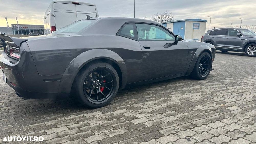 Dodge Challenger - 2