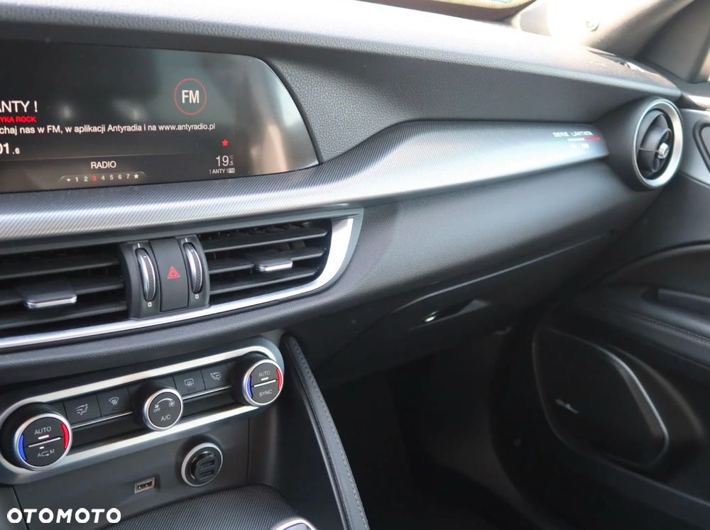 Alfa Romeo Stelvio 2.0 Turbo 16V AT8-Q4 Ti - 20