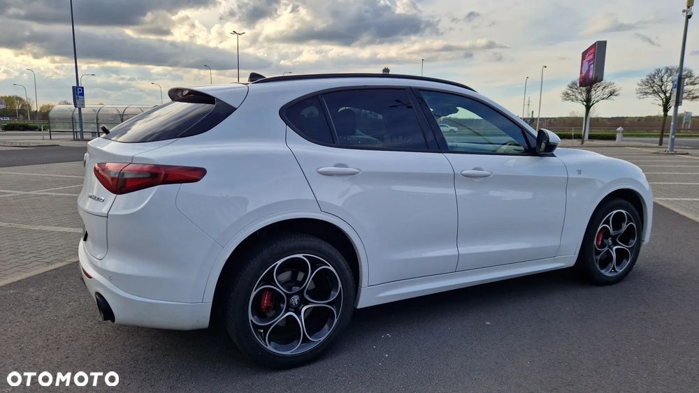 Alfa Romeo Stelvio 2.0 Turbo 16V AT8-Q4 Ti - 22