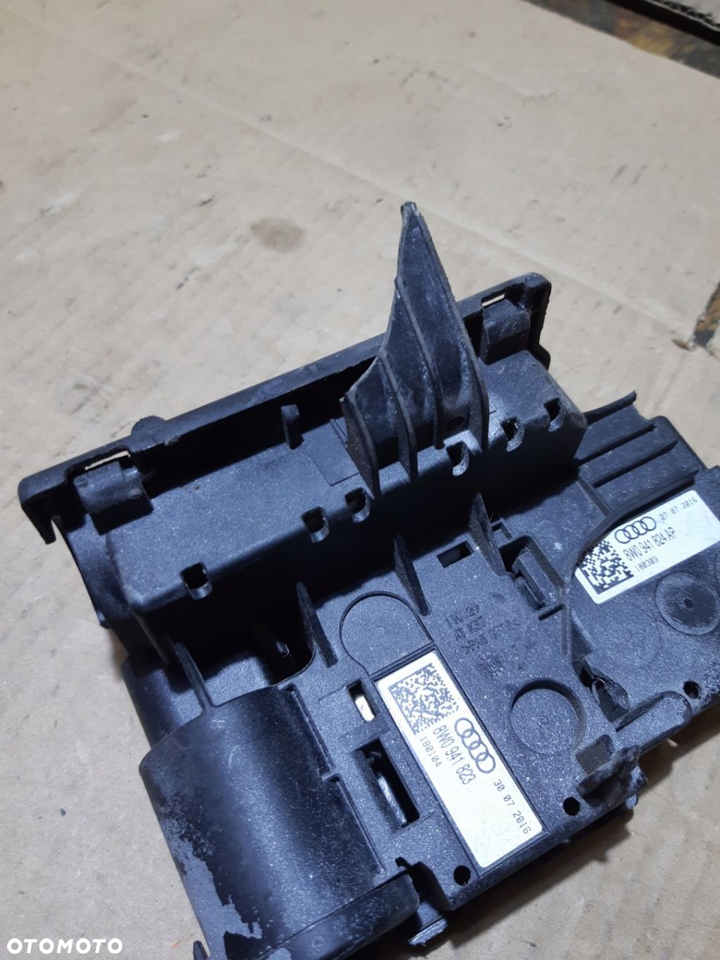 AUDI A4 B9 ROZDZIELACZ PRĄDU 8W0941823 - 4
