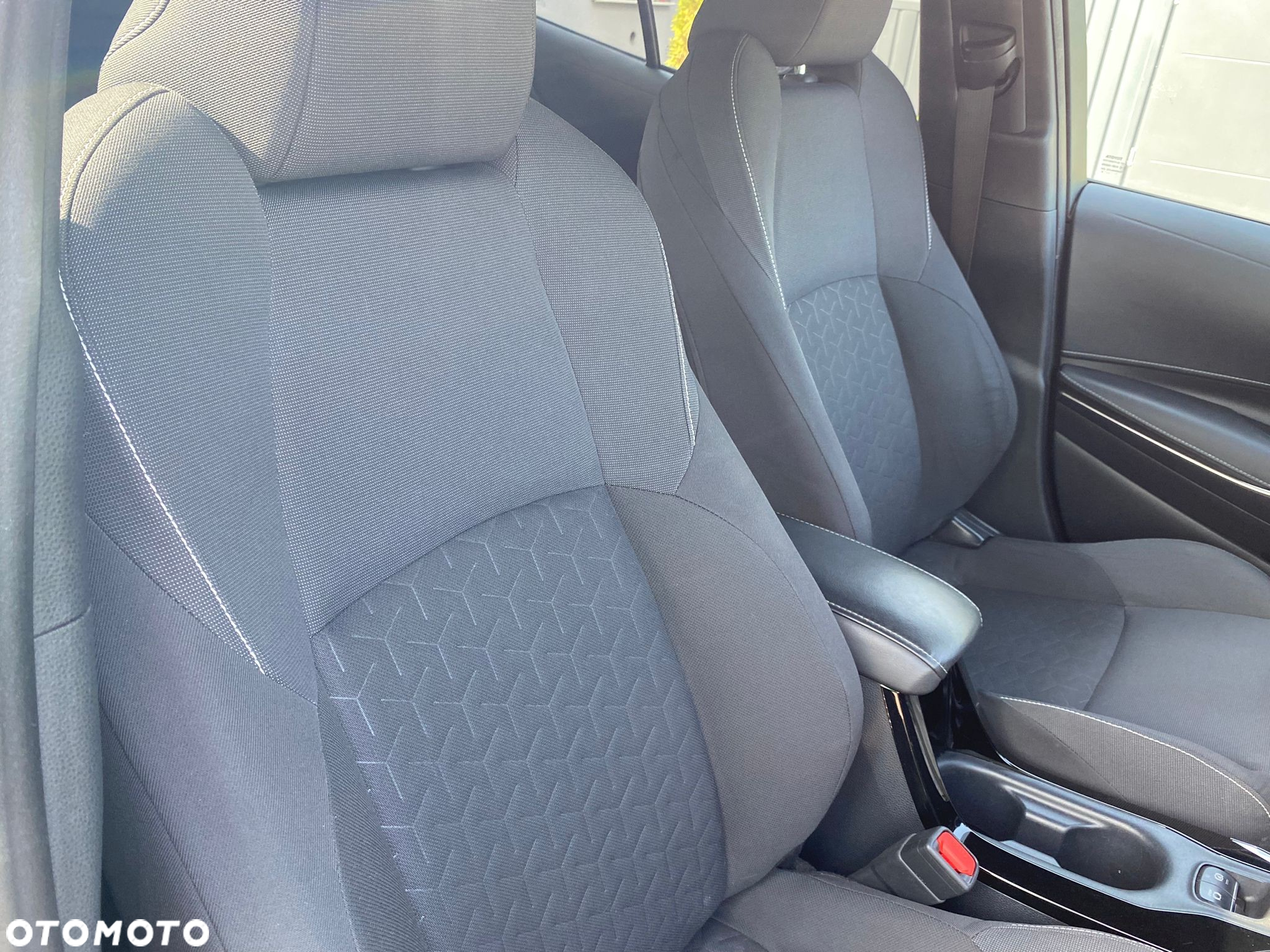 Toyota Corolla 2.0 Hybrid Comfort - 25