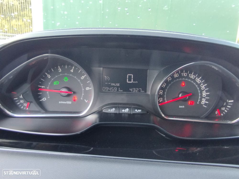 Peugeot 208 - 22