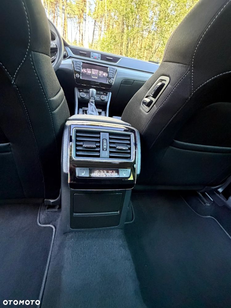 Skoda Superb 2.0 TDI 4x4 Style DSG - 33
