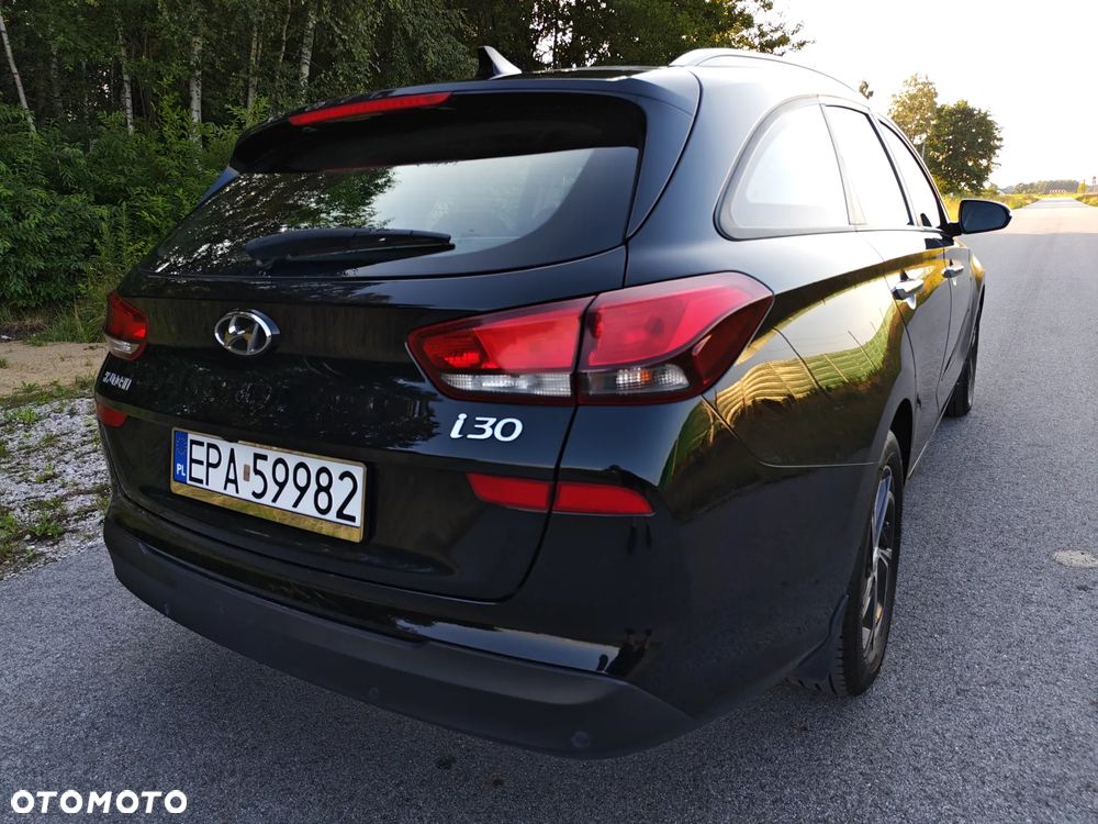 Hyundai i30 blue Kombi 1.6 CRDi Premium - 10