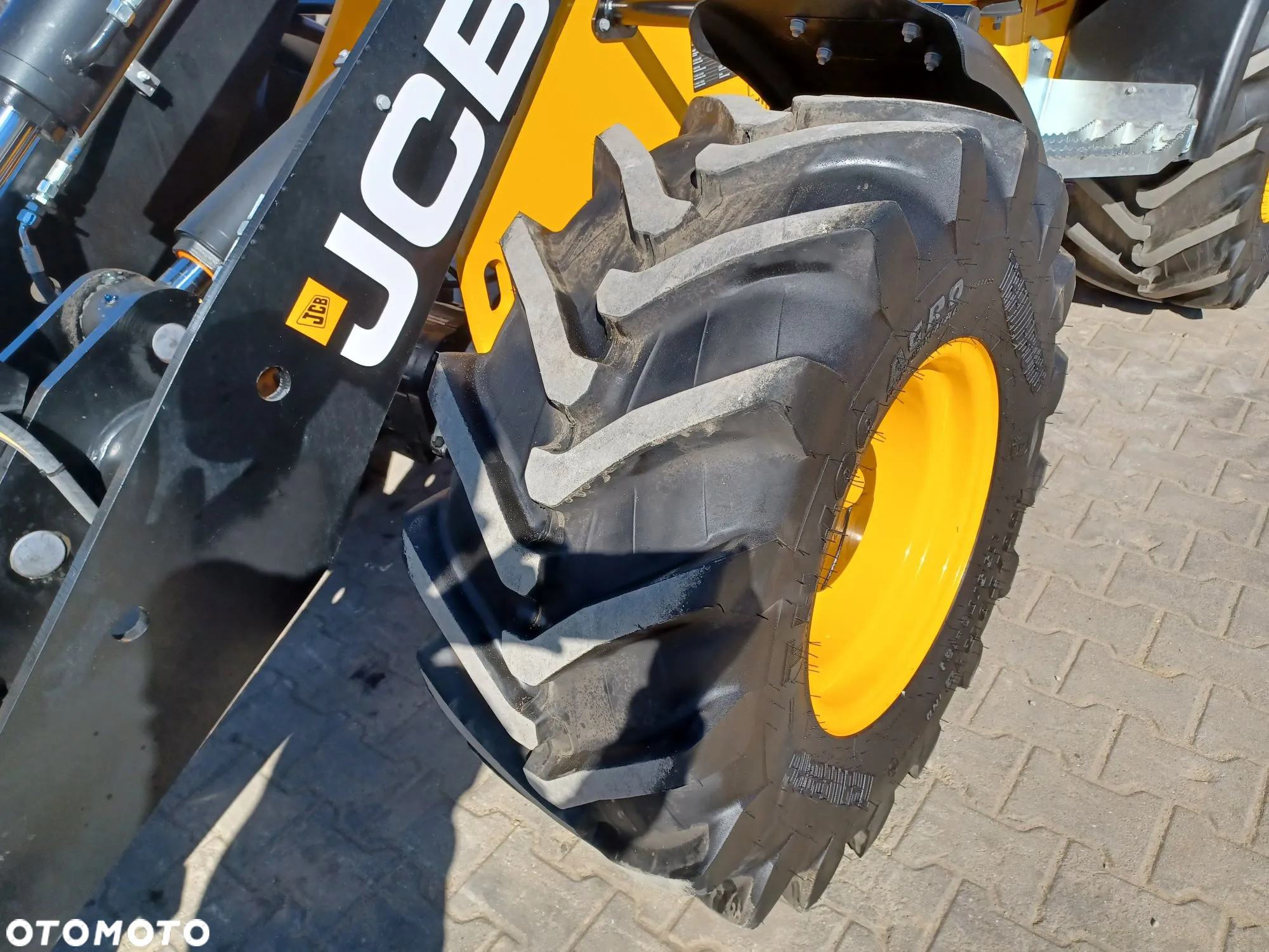 JCB 406 - 11