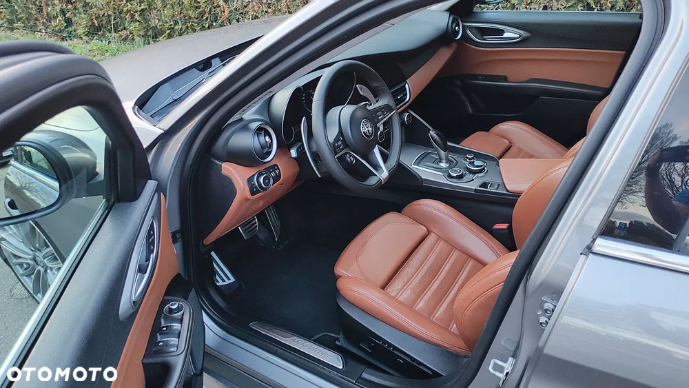Alfa Romeo Giulia 2.2 Diesel AT8-Q4 Veloce - 9