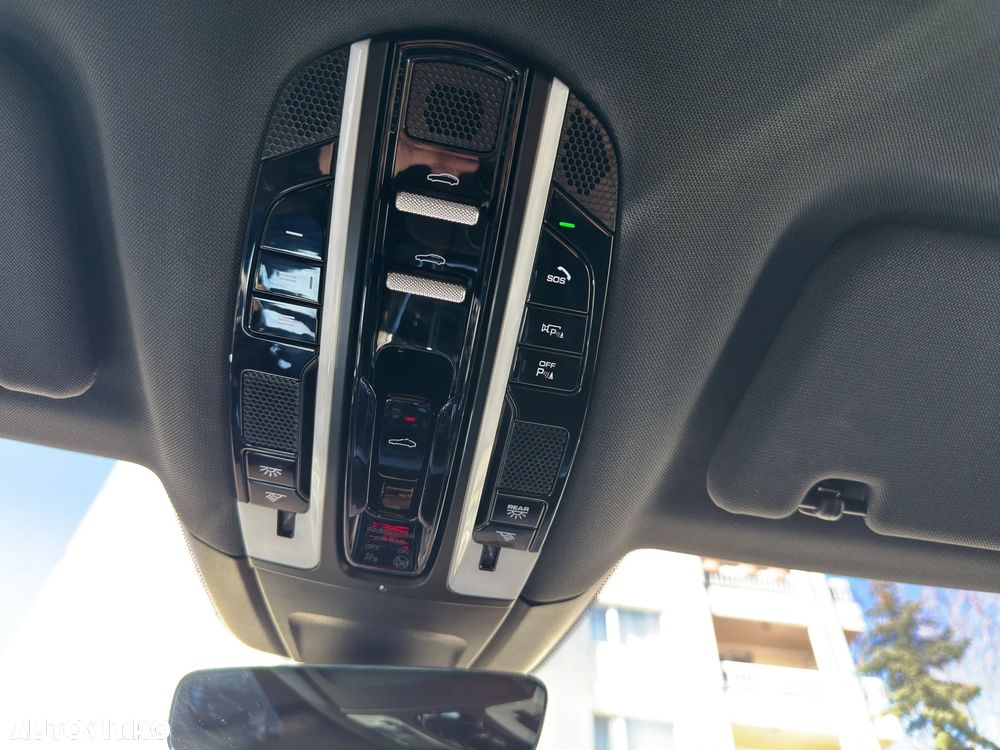 Porsche Panamera 4 Platinum Edition - 34