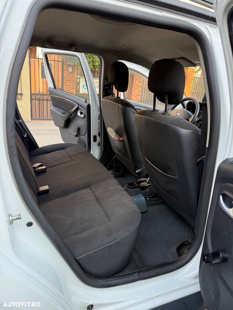 Dacia Duster 1.6 4x4 Laureate - 10