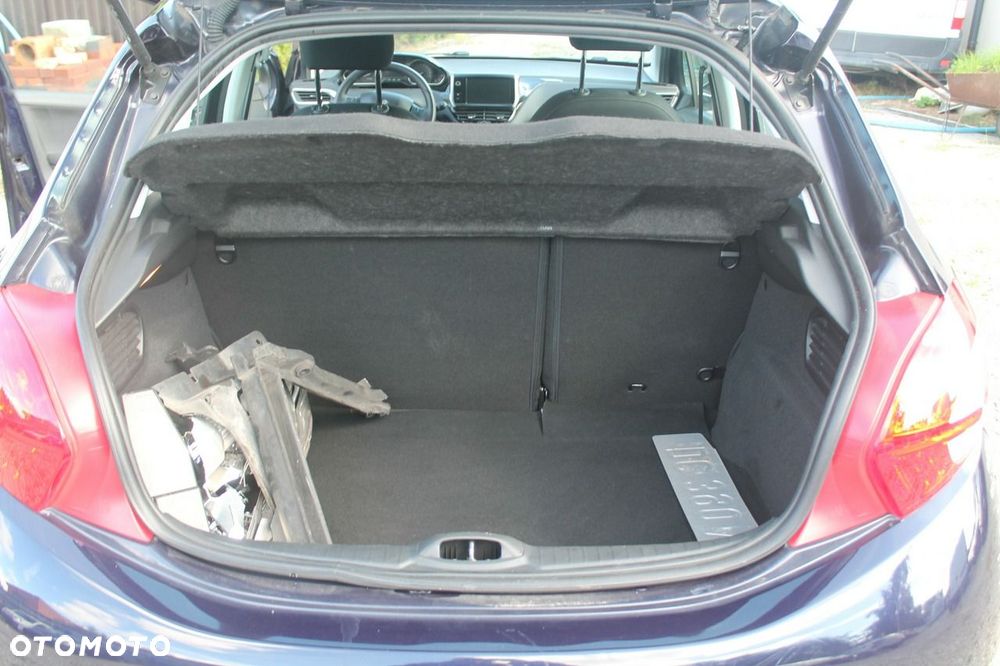 Peugeot 208 - 12