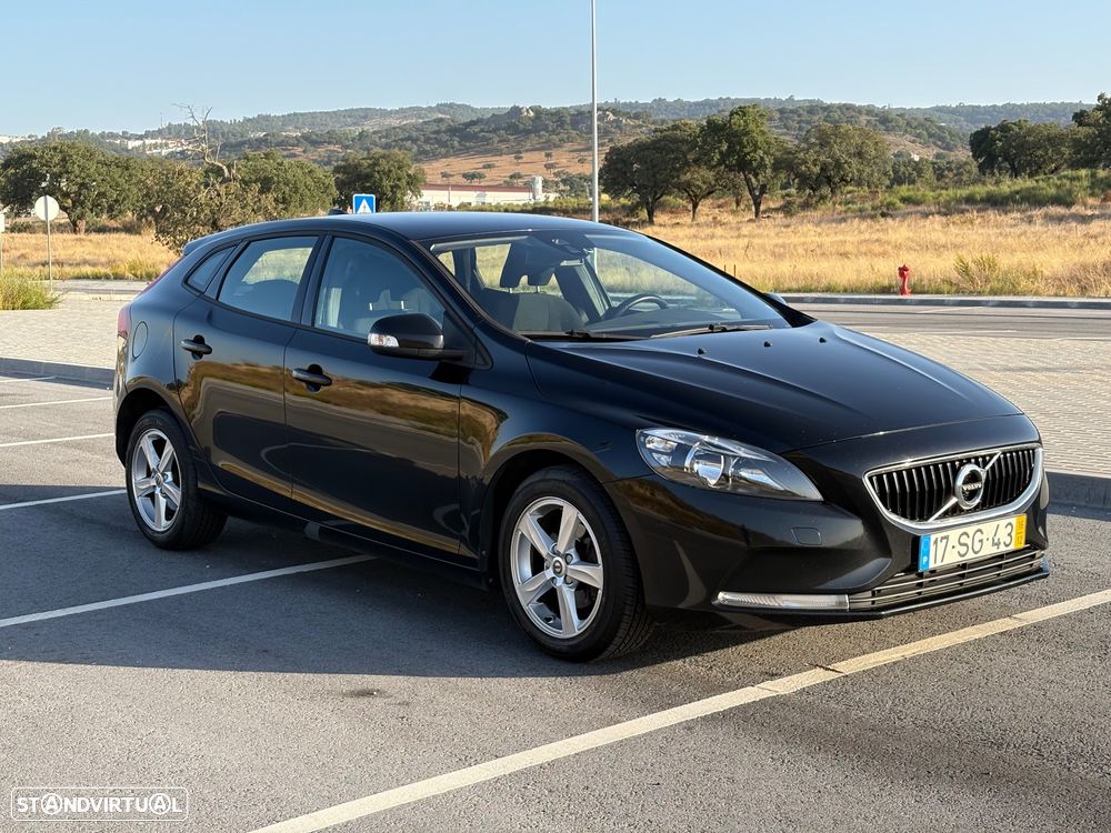 Volvo V40 2.0 D2 Momentum - 1
