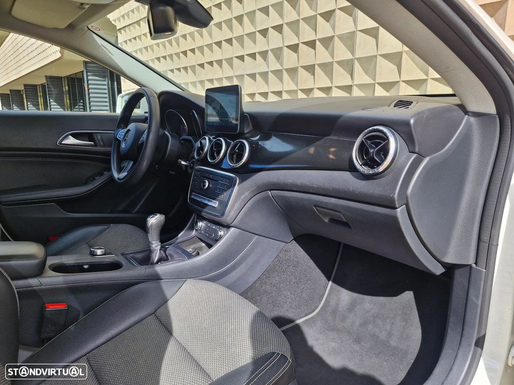 Mercedes-Benz CLA 200 d Shooting Brake Urban - 9