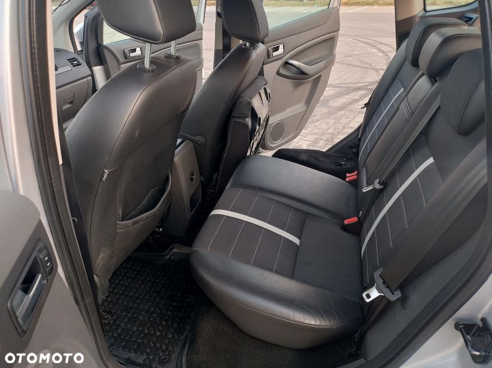 Ford Kuga 2.0 TDCi 4x4 Titanium - 24