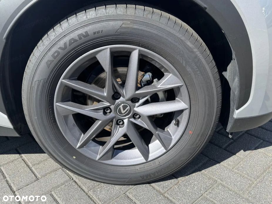 Lexus LBX - 4