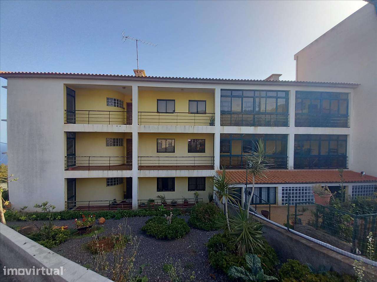 T2 com Garagem em Zona Tranquila de Santa Cruz – Madeira - Grande imagem: 3/16