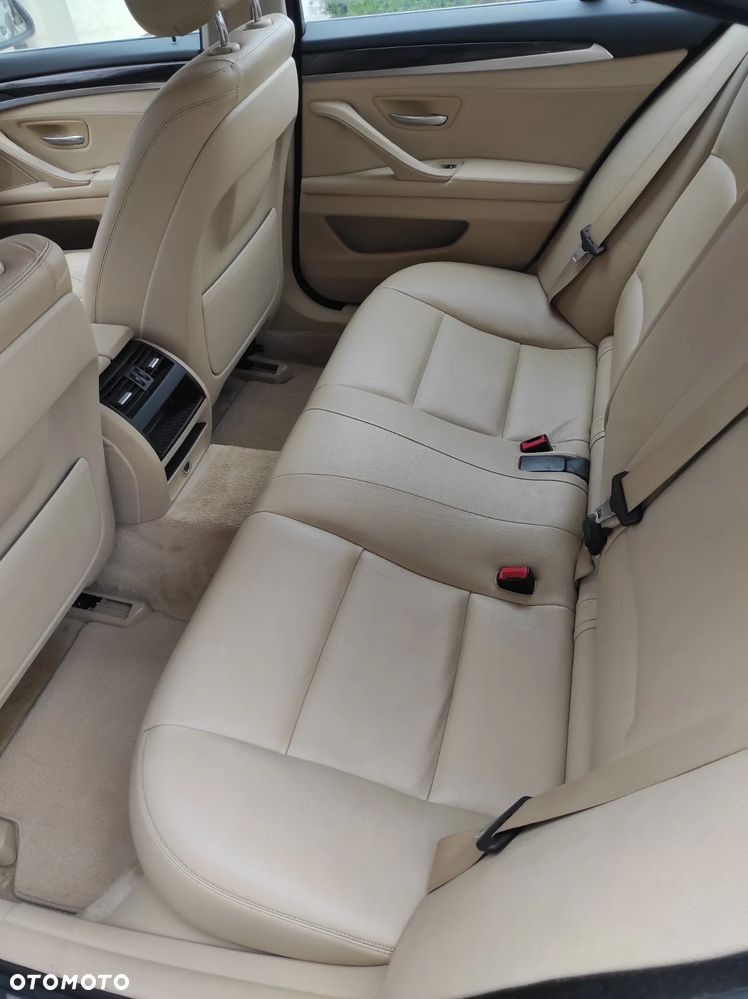 BMW Seria 5 518d - 11