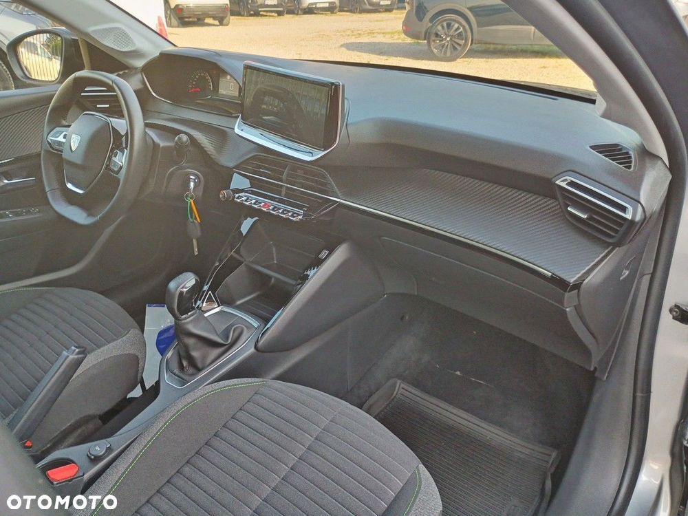 Peugeot 208 - 15
