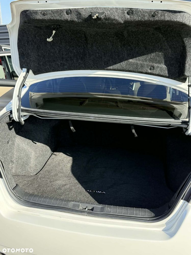 Nissan Altima - 31