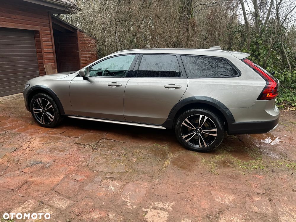 Volvo V90 Cross Country - 9